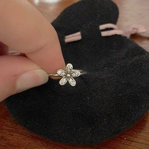 Pandora Daisy ring